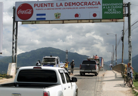 Embajador de Japón inspecciona trabajos en puente La Amistad