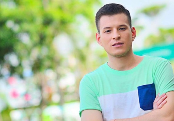 Cantante hondureño gana premio mundial al mostrar la 'mejor cara de San Pedro Sula'