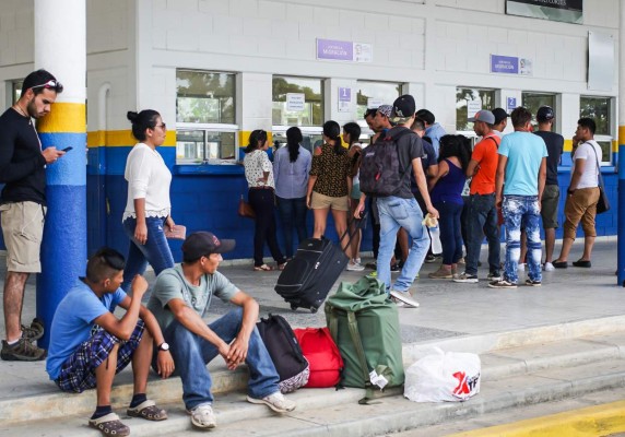 Deportaciones bajan 37%, pero la migración de hondureños sigue