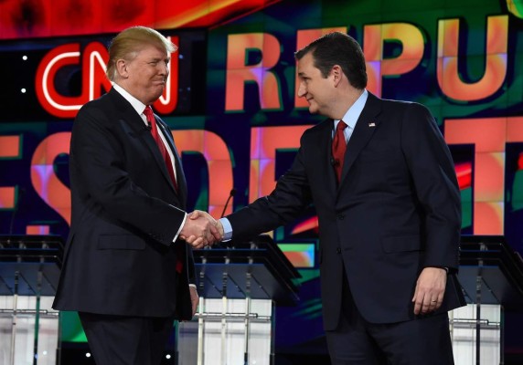 LAS VEGAS, NV - DECEMBER 15: Republican presidential candidates Donald Trump (L) and Sen. Ted Cruz (R-TX) shake hands as they are introduced during the CNN presidential debate at The Venetian Las Vegas on December 15, 2015 in Las Vegas, Nevada. Thirteen Republican presidential candidates are participating in the fifth set of Republican presidential debates. Ethan Miller/Getty Images/AFP== FOR NEWSPAPERS, INTERNET, TELCOS & TELEVISION USE ONLY ==