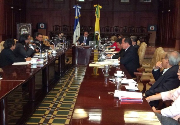 Regularán cantidad de vallas publicitarias en San Pedro Sula