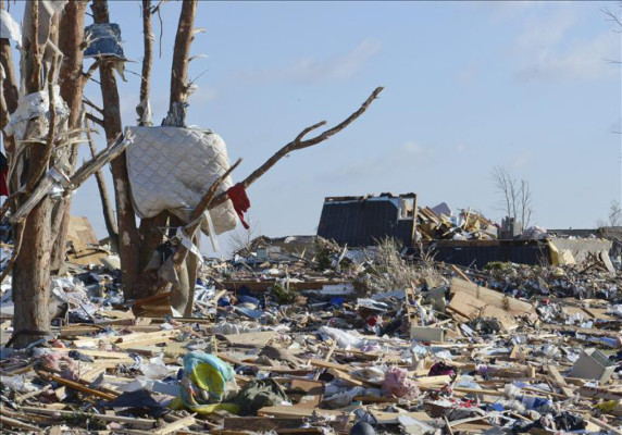 Miles de afectados por el paso de potentes tornados en EUA