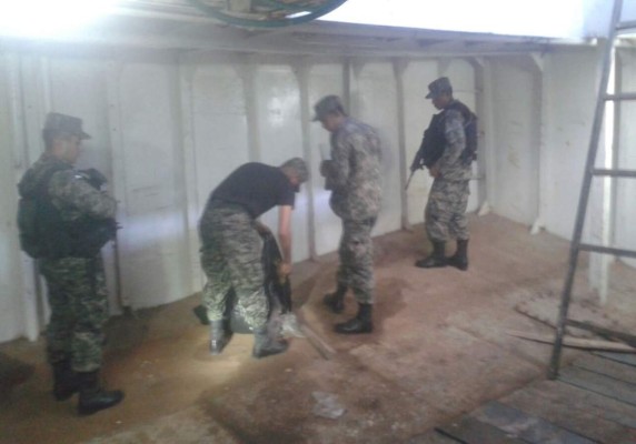 Se eleva a 125 kilos de suspuesta droga lo incautado en embarcación colombiana