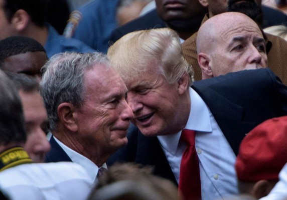 Trump veta a los periodistas de Bloomberg News tras candidatura de Bloomberg