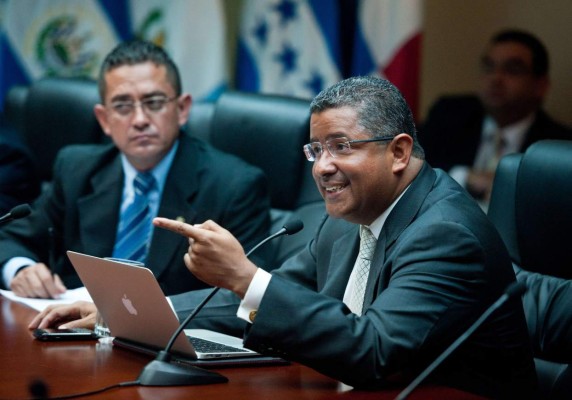 Expresidente Flores estaría en Dominicana, según organización