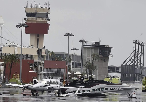 Destrucción y 11,000 evacuados deja Odile al tocar tierra en México