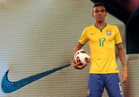 Brasil presenta nueva camiseta para el Mundial-2014