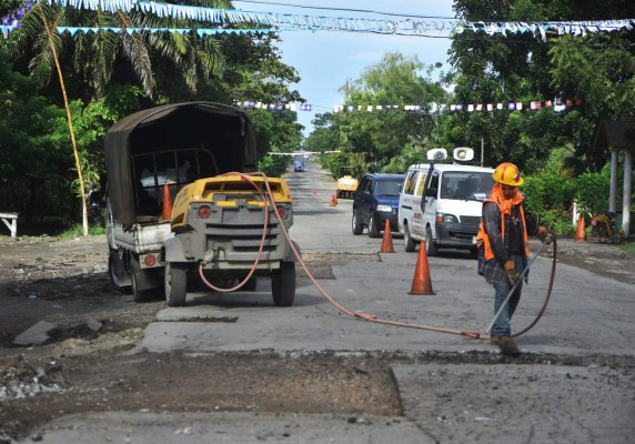 Culmina bacheo de la CA-13 y acceso al muelle de cabotaje en La Ceiba