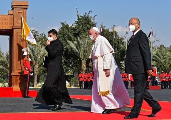 El Papa Francisco llega a Irak, en uno de los viajes más peligrosos de su pontificado