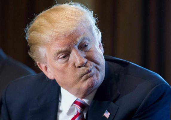 Juez bloquea decisión de Trump de denegar asilo a migrantes que entran ilegalmente a EEUU