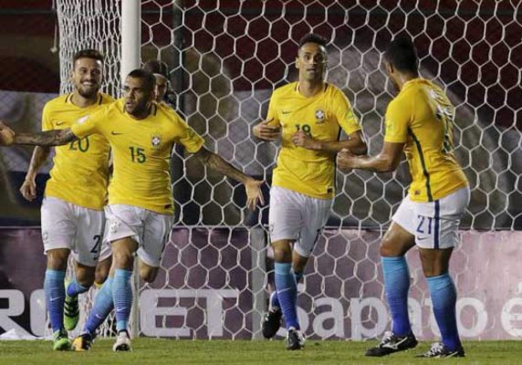 Brasil rescató un punto en el último suspiro ante Paraguay
