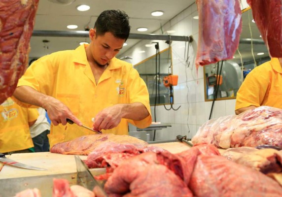 Regularán la cantidad de agua en pollos congelados