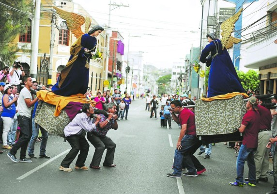 Jesús ha resucitado, miles de católicos celebran con júbilo
