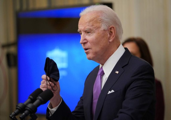 Biden ordena cuarentena y prueba de covid a todos los pasajeros que viajen a EEUU
