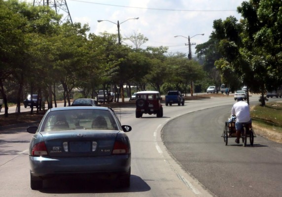 Más de 100,000 vehículos deben portar nuevas placas en San Pedro Sula