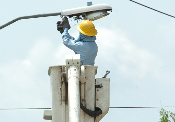 Ley de la industria eléctrica busca terminar monopolio de la Enee