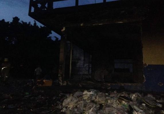 Incendio destruye almacén de desechos en San Pedro Sula