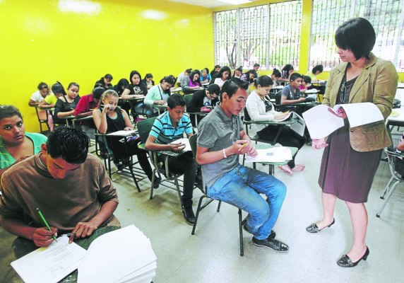 Dos años tardarán cambios en escuelas de formación de maestros