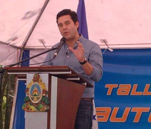 “Juan Diego, aquí me tenés, firme para que hagamos una capital aún más grande. Ese es el compromiso que tenemos y lo vamos a cumplir”, pronunció Asfura.