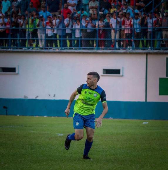 Germán Águila: El atacante argentino saldrá del Olancho FC, se quedó sin contrato.