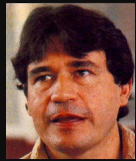 Carlos Lehder Rivas formó con Pablo Escobar el Cártel de Medellín, cumplió una condena de 33 años de prisión en Estados Unidos tras ser extraditado por el gobierno de Colombia tras ser entregado por el propio Escobar.