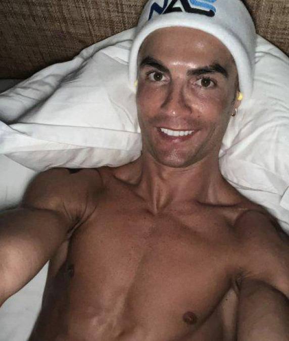 Cristiano no oculta que cuida mucho su imagen como en esta fotografía que colgó en su cuenta de Instagram. De acuerdo con el experto el bótox se puede aplicar no solamente en el rostro, sino también en otras partes del cuerpo y tarda hasta una semana en hacer efecto.