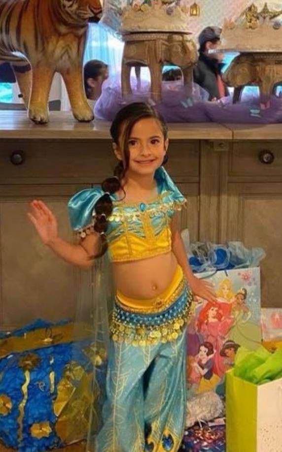 Se realizó una autopsia y se determinó que la pequeña fue golpeada y estrangulada hasta la muerte, según el forense de la parroquia de Jefferson.