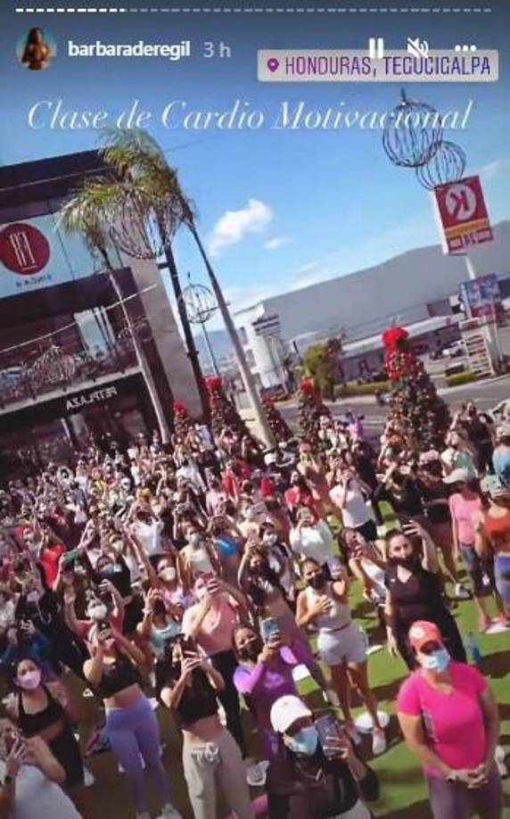 La polémica modelo vino a ofrecer una clase de cardio motivacional que se realizó este domingo y a la que asistieron una buena cantidad de hondureñas. 