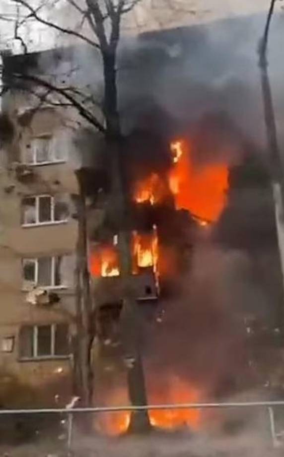 Según el ejército ucraniano, Rusia lanzó un centenar de <b>misiles</b>, “desde el mar Caspio”, desde “la región [rusa] de Rostov” y “desde el mar Negro”, principalmente “contra infraestructuras energéticas”.