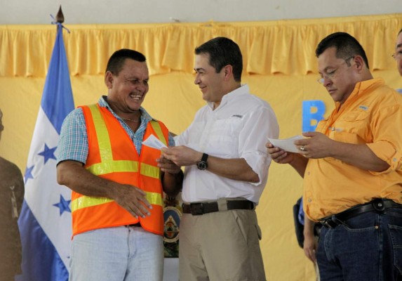 Hernández asegura pronta solución a apagones en Atlántida