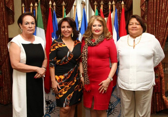 Club Internacional de Mujeres celebran su primer té de membresía