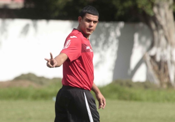 Nahún Solís sustituirá al lesionado Roy Posas