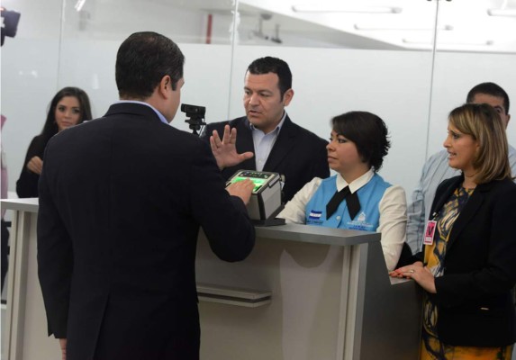 En aeropuertos de Honduras ya toman huellas dactilares