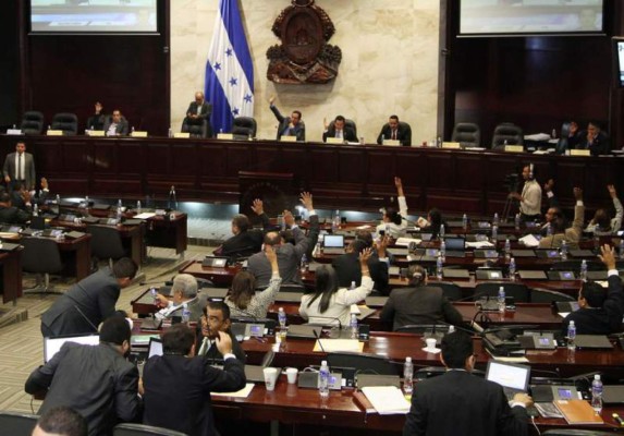 Congreso recibe fallo de la Corte sobre reelección en Honduras