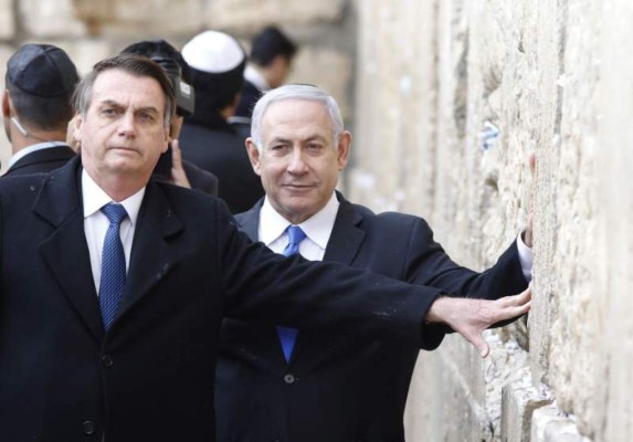 Bolsonaro en el Muro de los Lamentos con Netanyahu