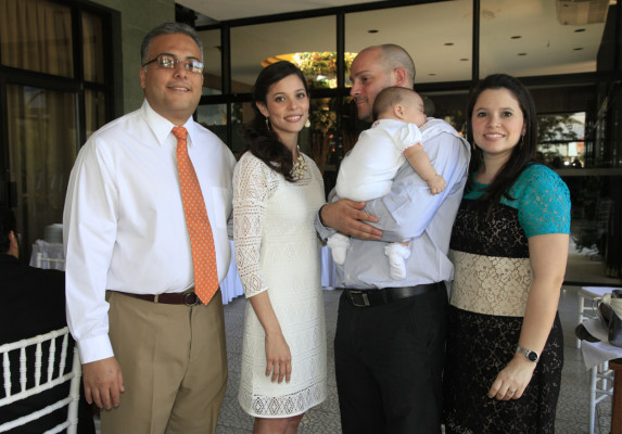 Gabriel Joya y Alessia Cartoni son bautizados