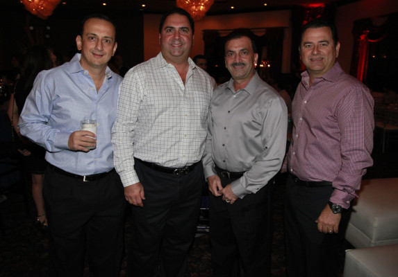 Alcalde Armando Calidonio y su familia son agasajados