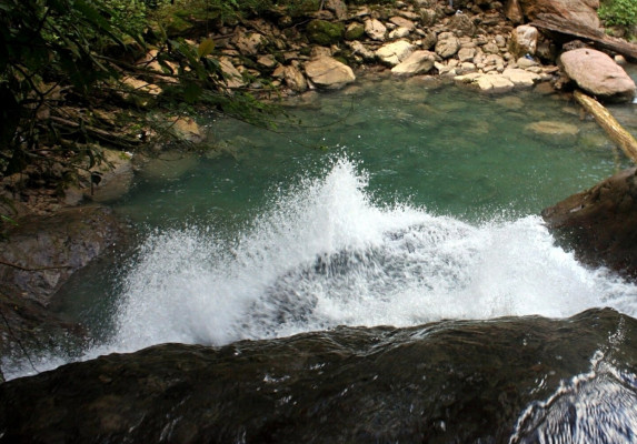 Buscan fondos para mejorar agua en 12 aldeas de Morazán