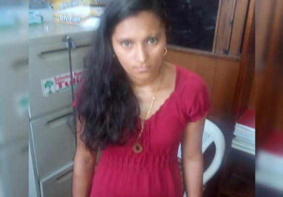 Detienen a mujer por intentar ingresar celulares a cárcel de La Paz