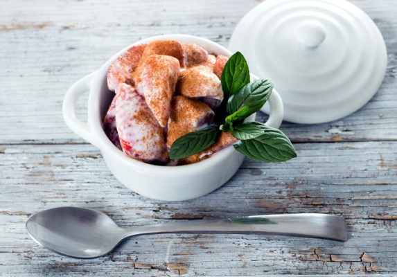 Fresas con crema y chocolate