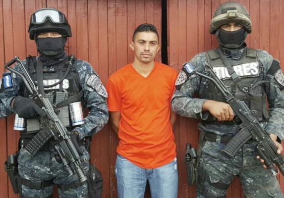 Caen exoficial y dos policías activos ligados al narcotráfico