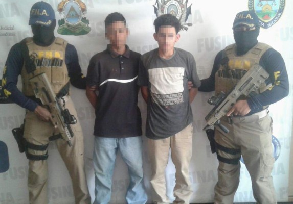 Capturan a dos supuestos extorsionadores en Cofradía