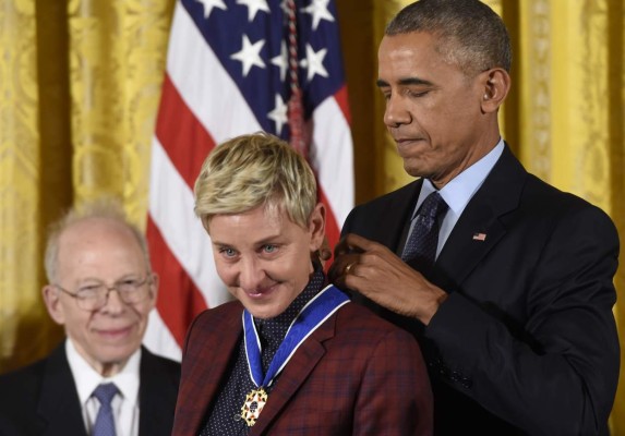 Obama otorga medallas a estrellas de Hollywood&nbsp;&nbsp;
