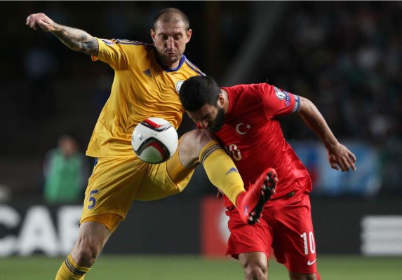 Arda Turan da un vital triunfo a Turquía camino a la Eurocopa