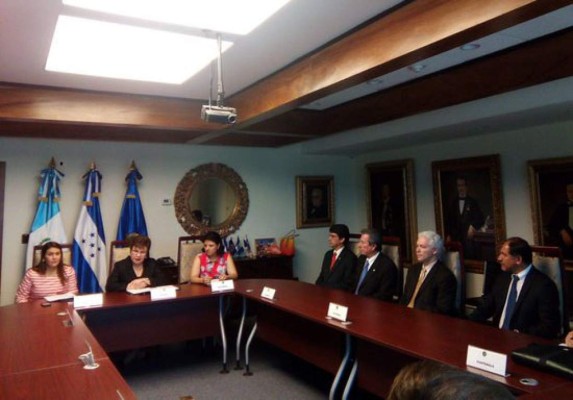 Costa Rica discute regreso a la integración centroamericana