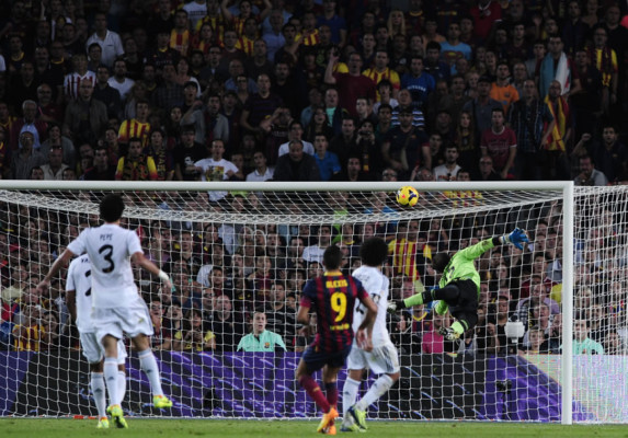 El Barça se lleva un clásico igualadísimo y abre hueco en la Liga