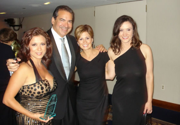 Hondureña gana premio periodístico