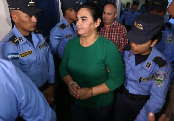 Defensa presenta solicitud inhibitoria a favor de Rosa Elena de Lobo