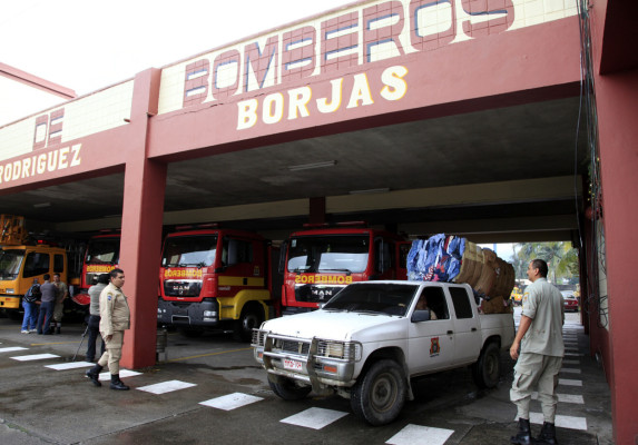 Bomberos sampedranos protestan por falta de pago
