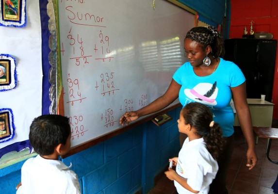 Detectan a maestros que cobran sin dar clases